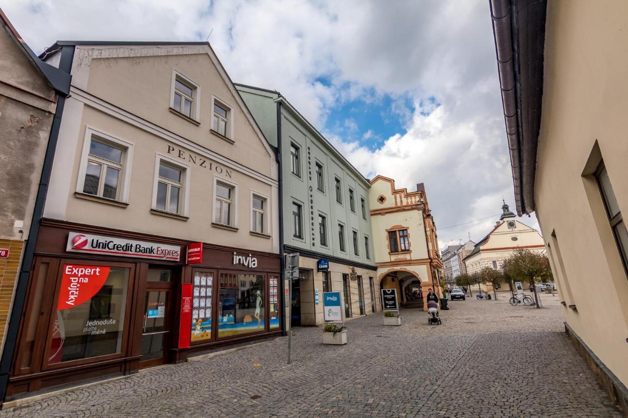 Penzion Na Namesti Dvůr Králové nad Labem Kültér fotó