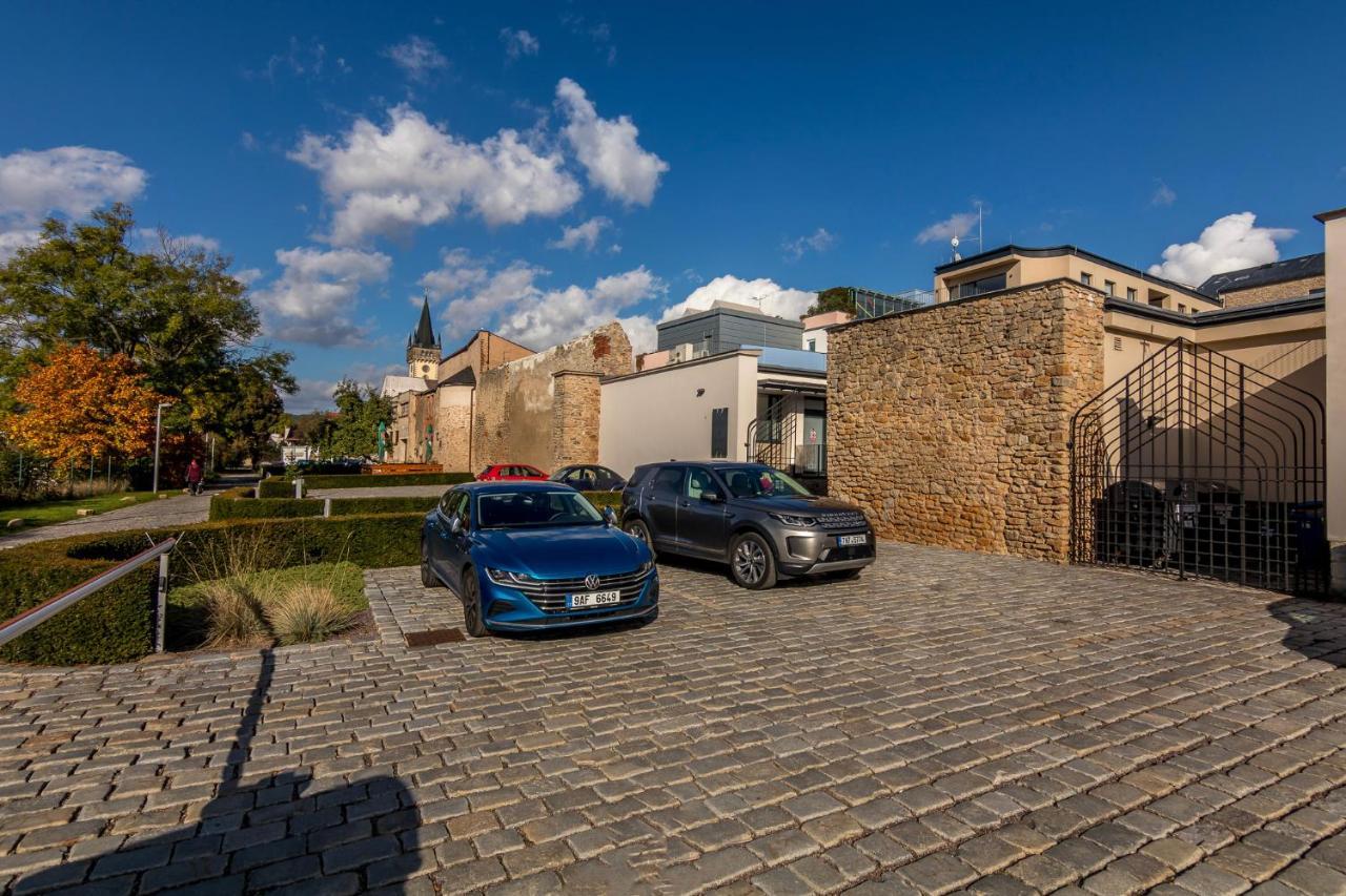 Penzion Na Namesti Dvůr Králové nad Labem Kültér fotó