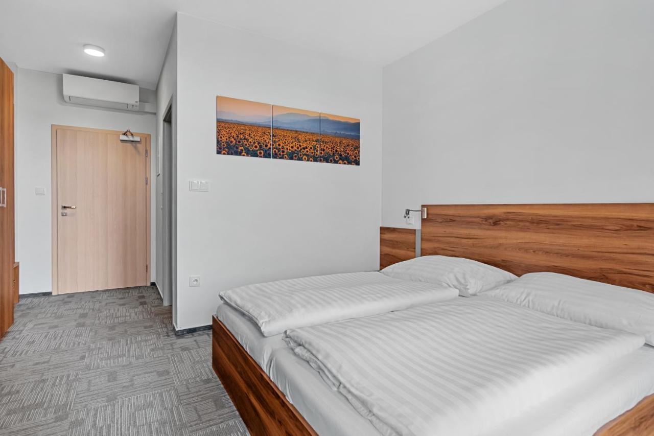 Penzion Na Namesti Dvůr Králové nad Labem Kültér fotó