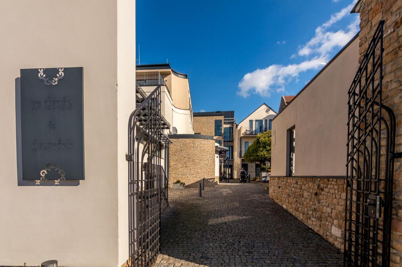 Penzion Na Namesti Dvůr Králové nad Labem Kültér fotó