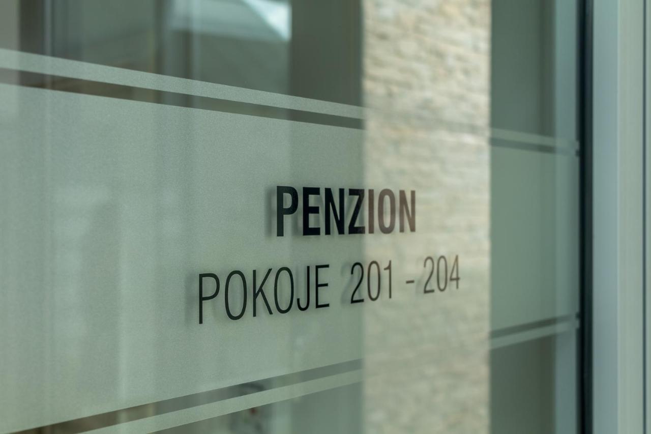 Penzion Na Namesti Dvůr Králové nad Labem Kültér fotó